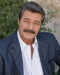 Kadir İnanır kimdir?